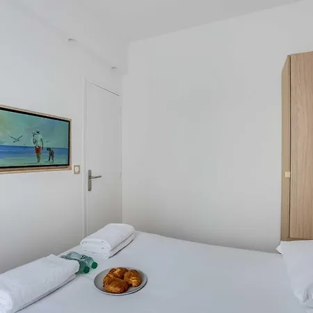 Modern 1br 4p -