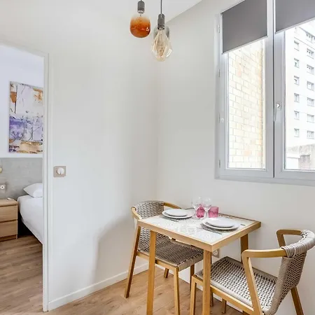 Modern 1br 4p - *