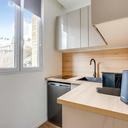 Modern 1br 4p - *